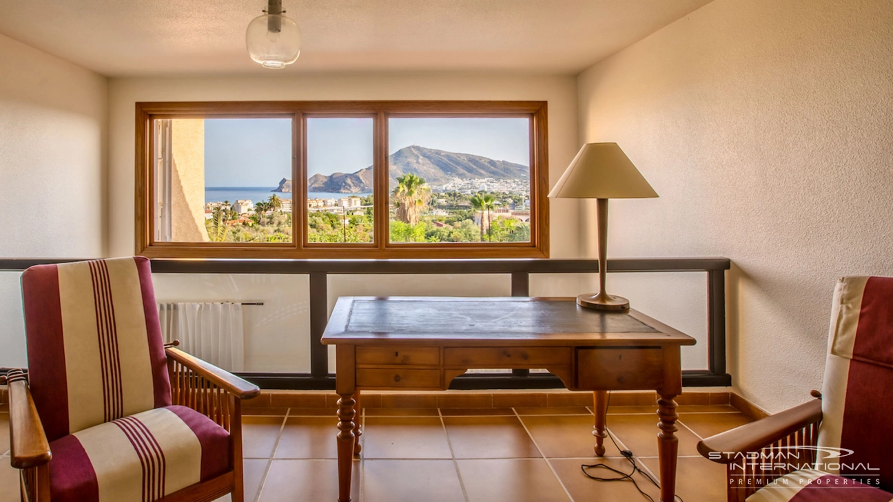 Villa en Amplia Parcela con Vistas al Mar cerca del Casco Antiguo de Altea