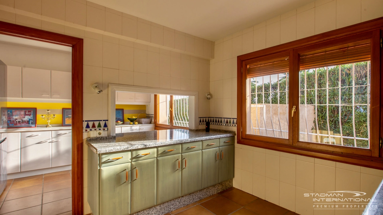 Villa auf Großen Grundstück mit Meerblick in der Nähe der Altstadt von Altea