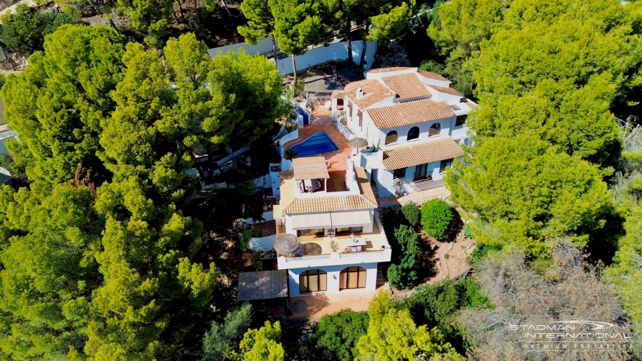 Renovert Villa i Middelhavsstil i Ibiza-stil med Vakker Havutsikt