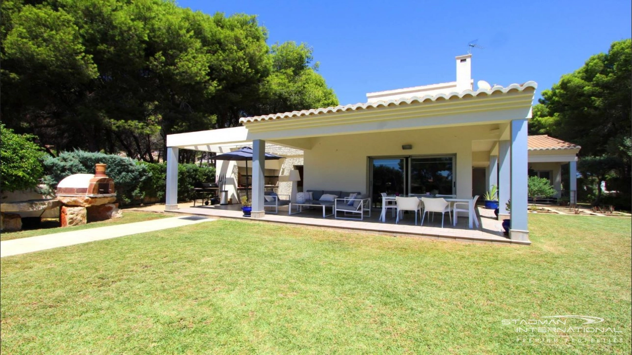 Moderne Villa met Privézwembad, op Loopafstand van het Centrum van Moraira en het Strand