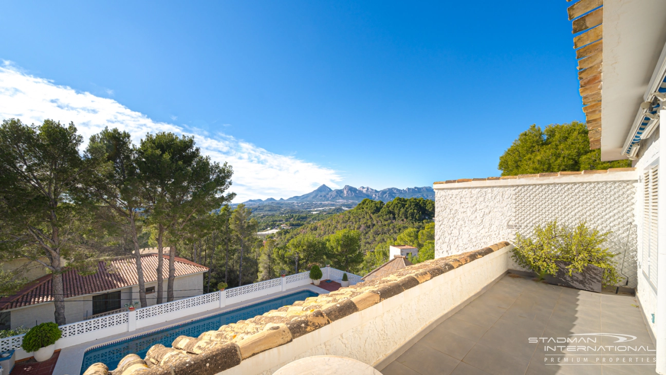 Charmante Villa avec Vue sur les Montagnes, Idéalement située