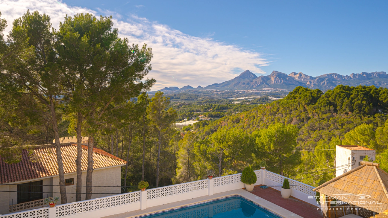 Charmante Villa avec Vue sur les Montagnes, Idéalement située