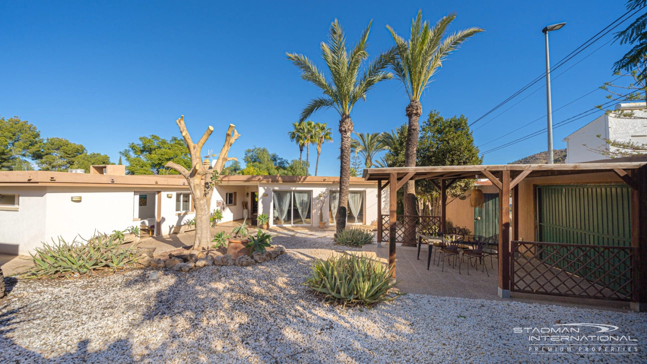 Charmante Villa in Albir mit Großem Garten, Pool und Komfort