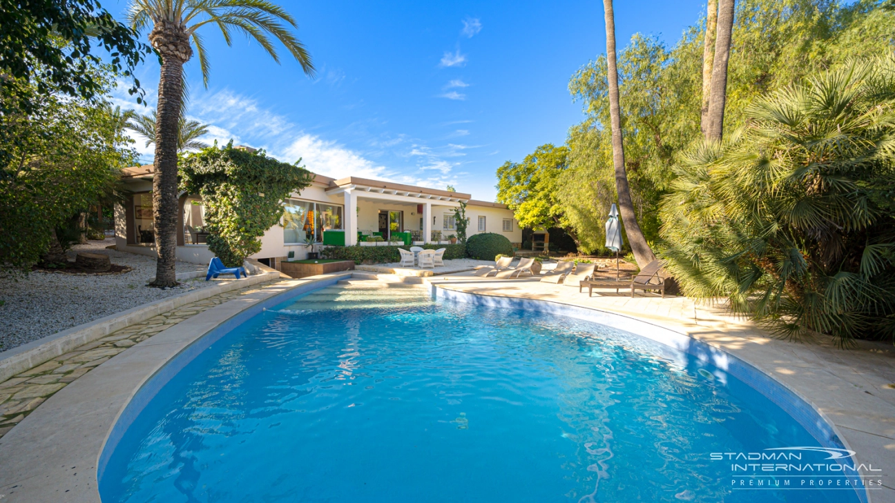 Charmante Villa in Albir mit Großem Garten, Pool und Komfort