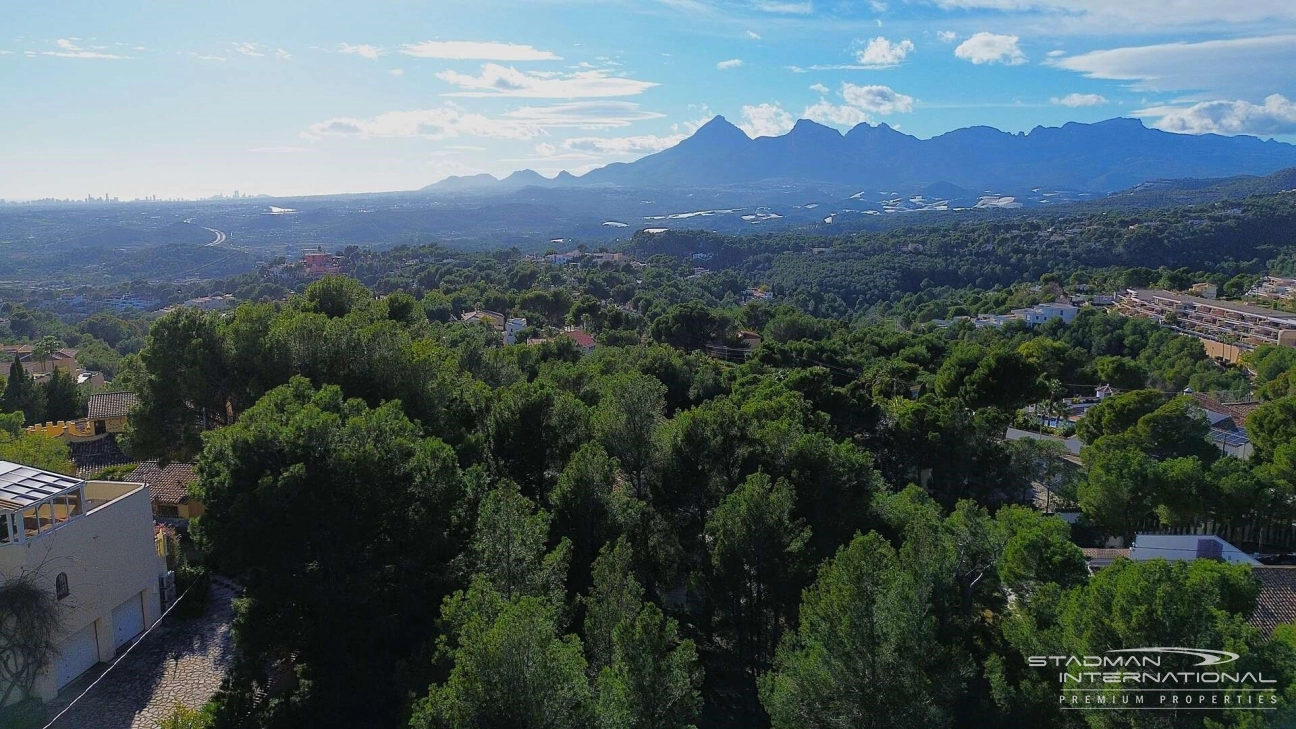 Stor Byggetomt i Sierra de Altea nær Golfbanen
