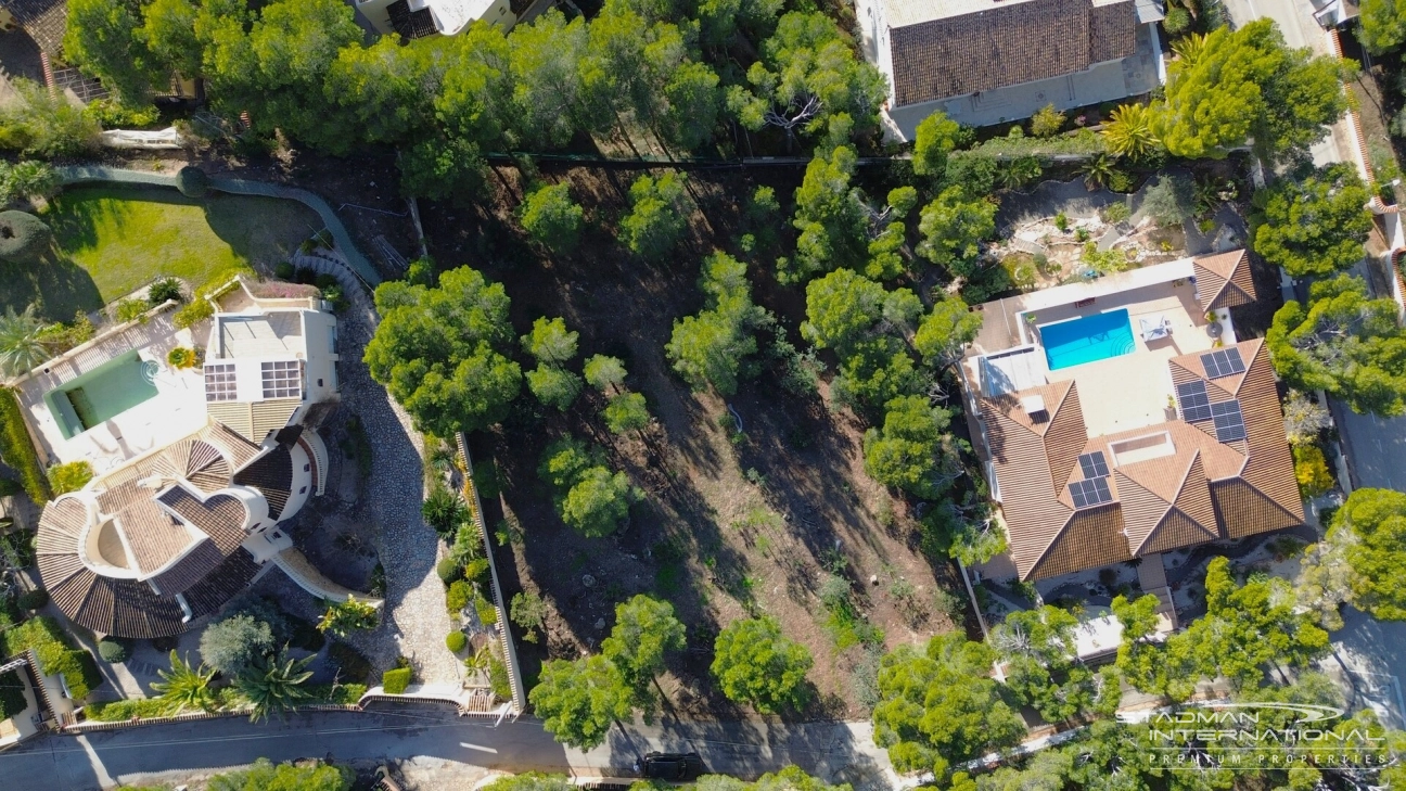 Stor Byggetomt i Sierra de Altea nær Golfbanen
