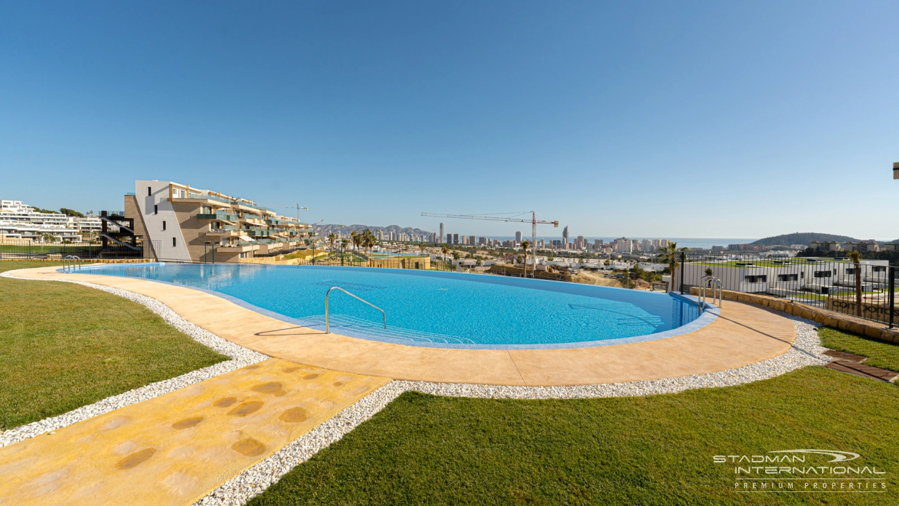 Luxuriöses Eck-Penthouse mit Meerblick und großen Terrassen