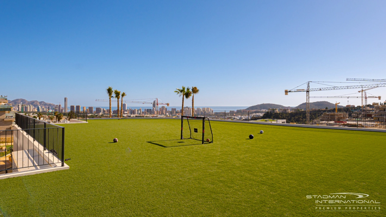 Luxuriöses Eck-Penthouse mit Meerblick und großen Terrassen