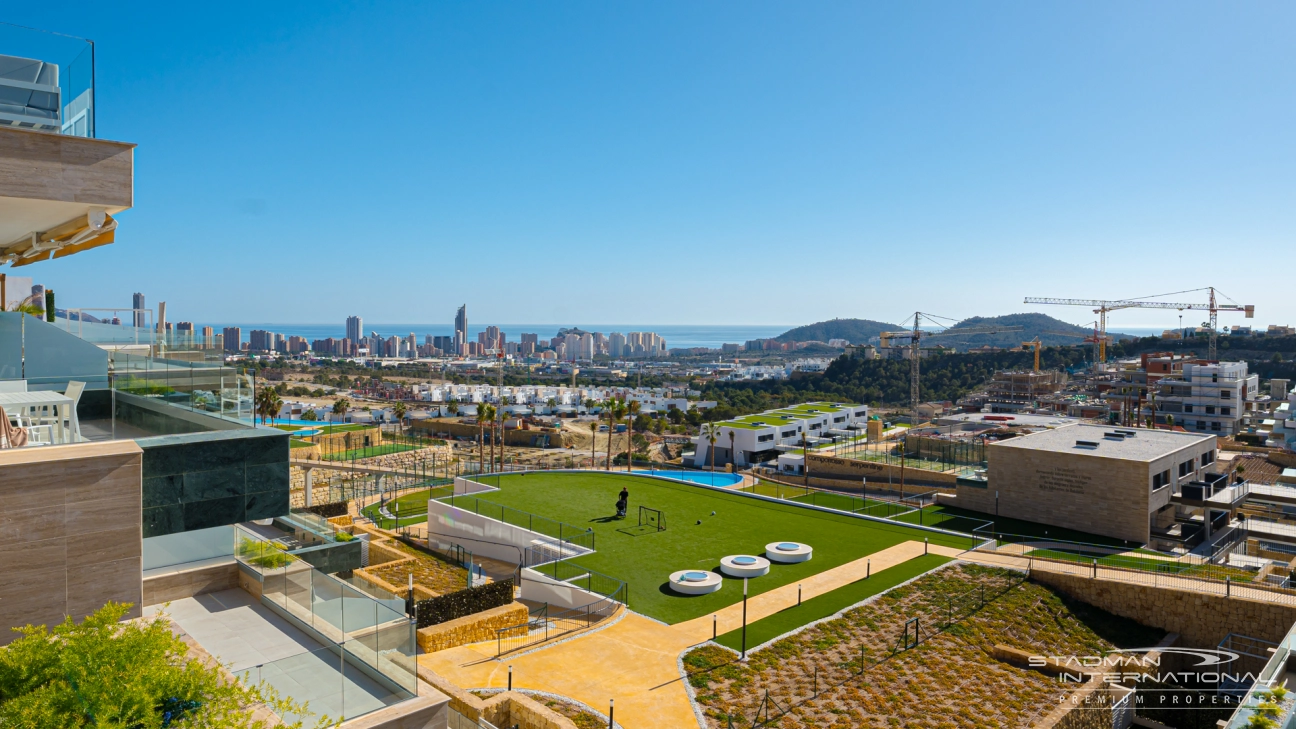 Luxuriöses Eck-Penthouse mit Meerblick und großen Terrassen