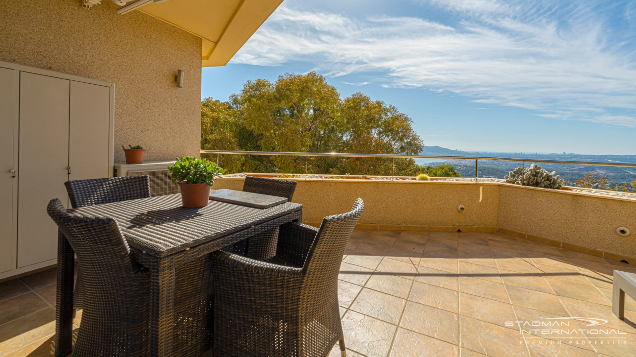 Elegante Apartamento tipo Estudio con Preciosas Vistas al Mar en Sierra de Altea