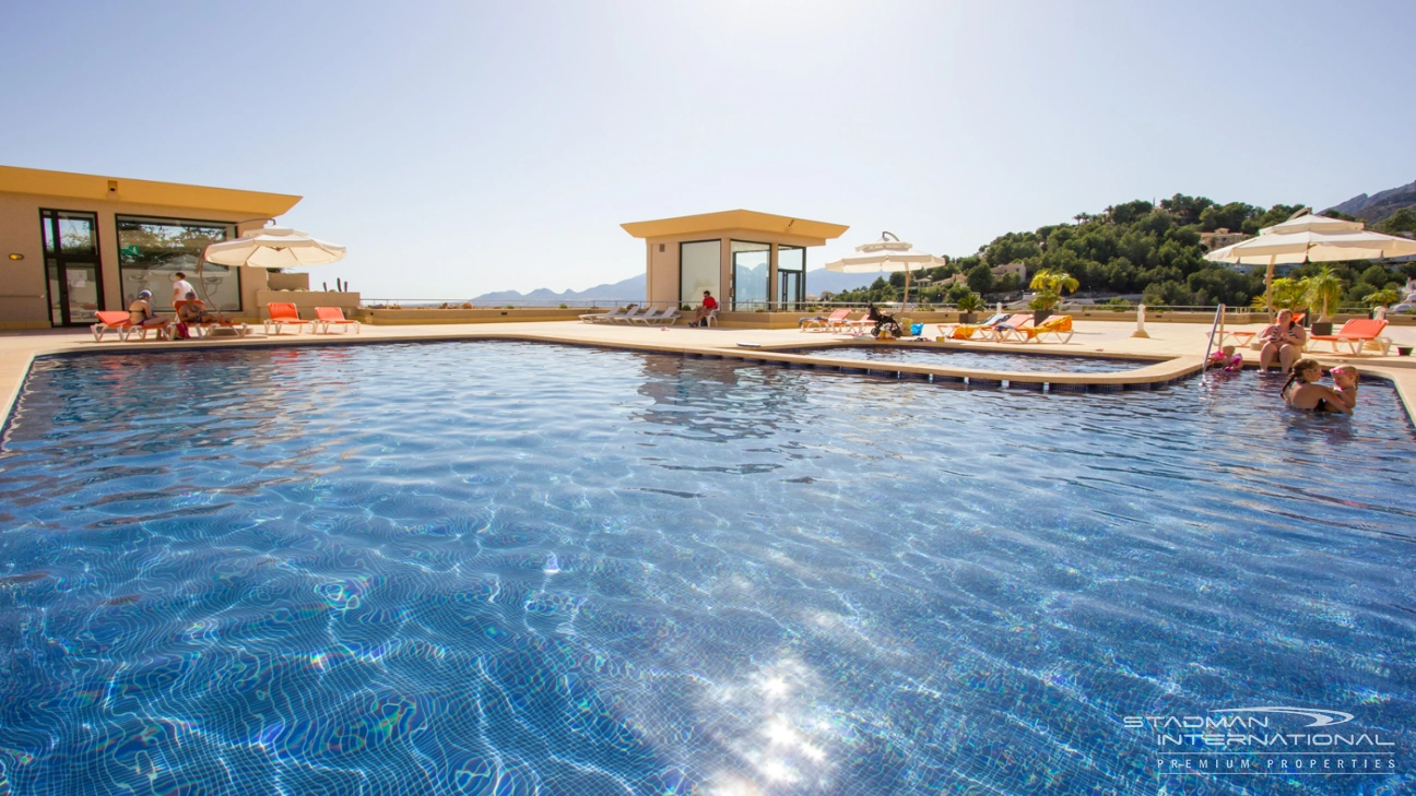 Elegante Apartamento tipo Estudio con Preciosas Vistas al Mar en Sierra de Altea