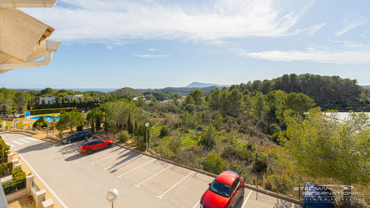 Amplio Ático Dúplex con Vistas al Mar y a la Montaña