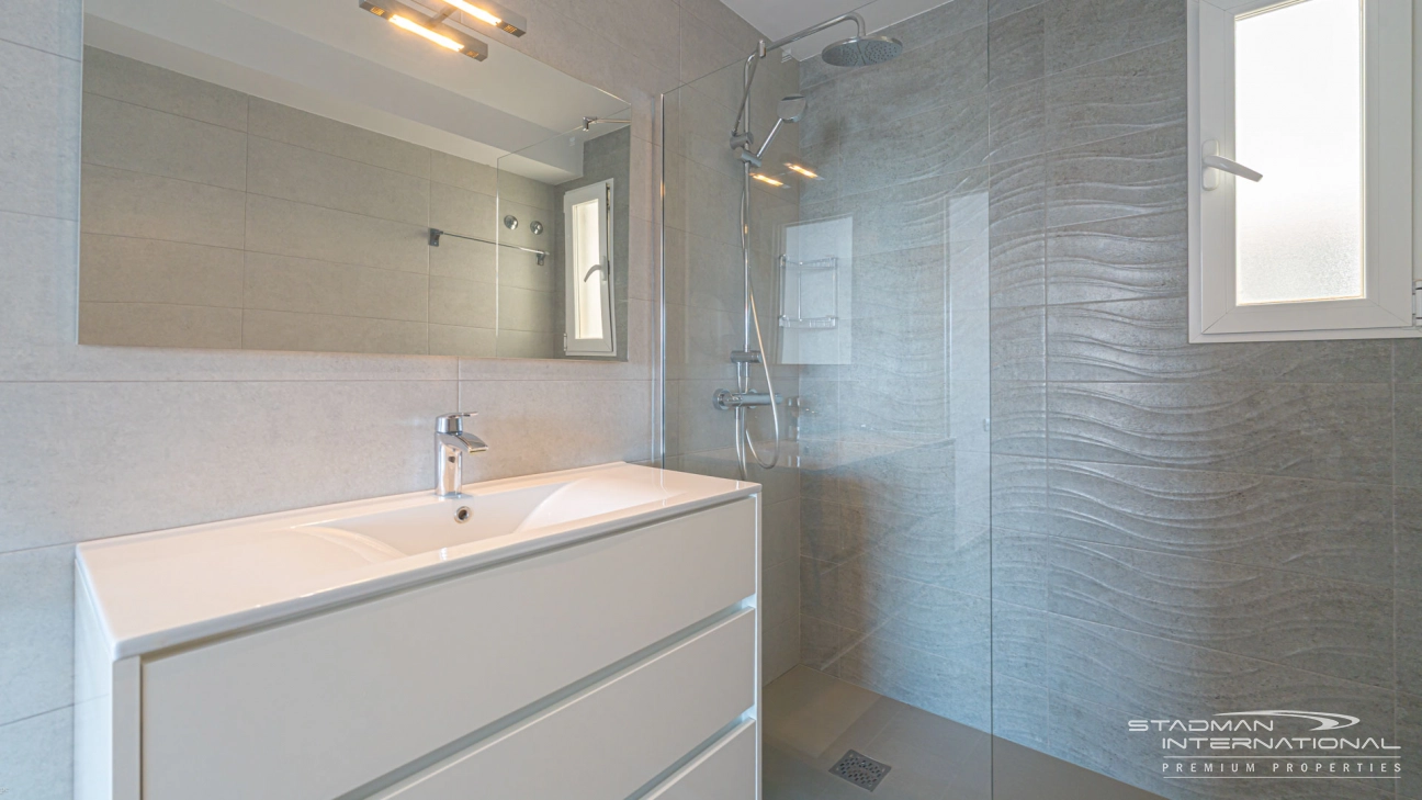 Spacious Apartment with South facing Terrace at the Harbor in Altea