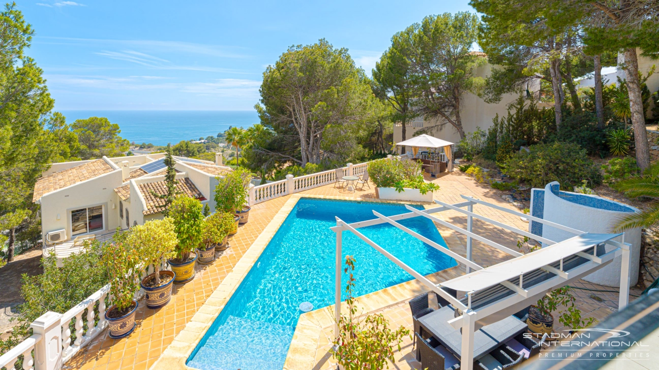 Villa with Guest Apartment and Sea View in the Sierra de Altea