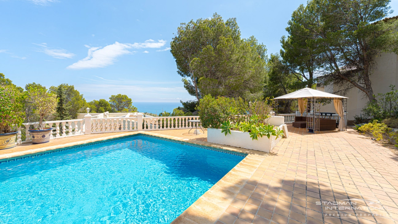 Villa with Guest Apartment and Sea View in the Sierra de Altea