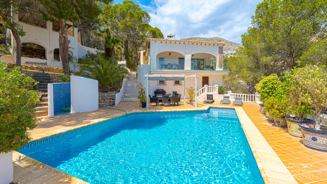 Villa with Guest Apartment and Sea View in the Sierra de Altea