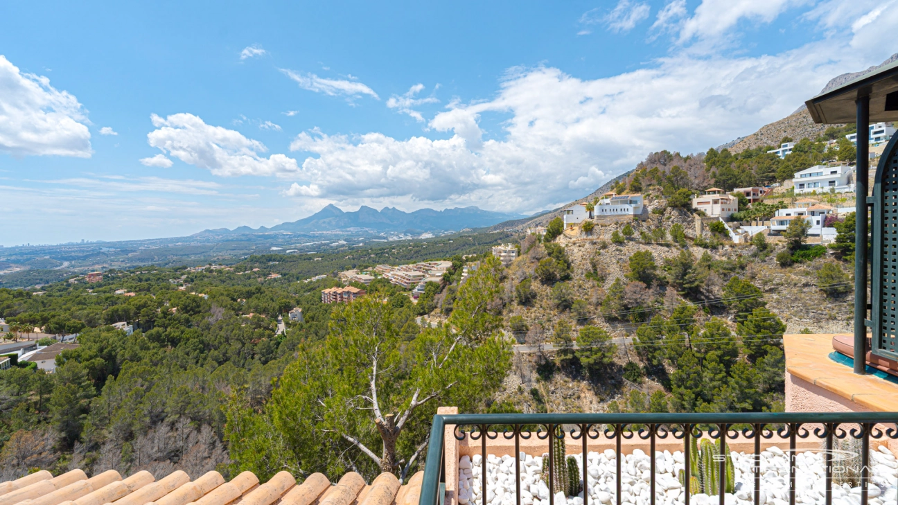Spacious Duplex Apartment with Beautiful Panoramic Views