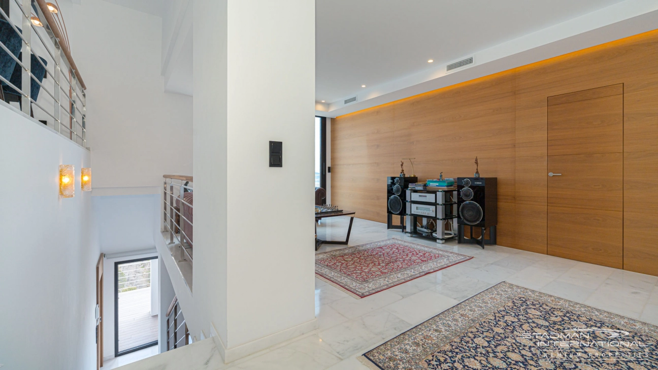 Modern Villa with Fantastic Sea Views in Altea La Vella