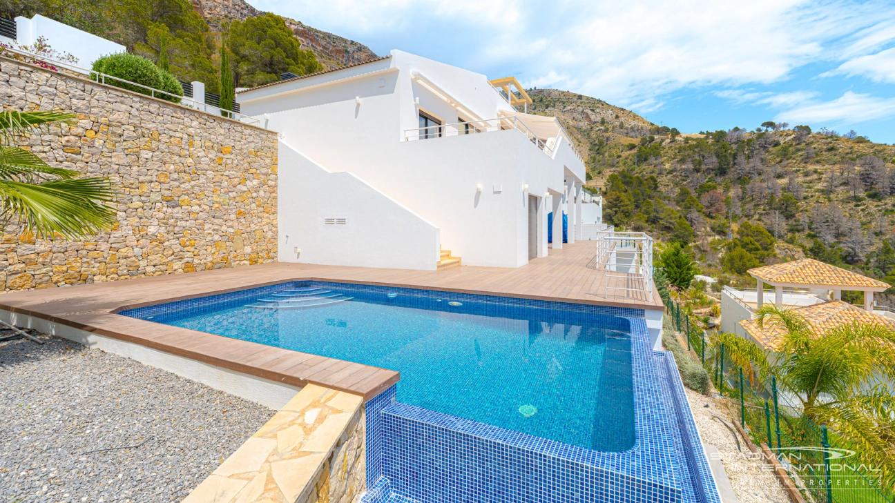Modern Villa with Fantastic Sea Views in Altea La Vella