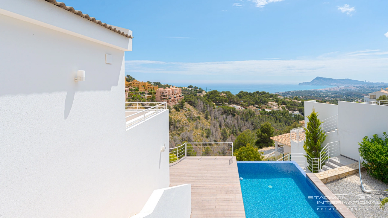Modern Villa with Fantastic Sea Views in Altea La Vella