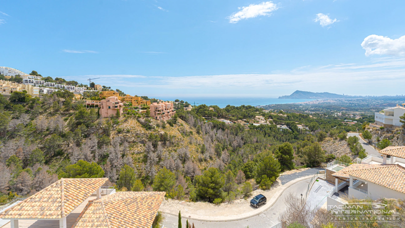 Modern Villa with Fantastic Sea Views in Altea La Vella