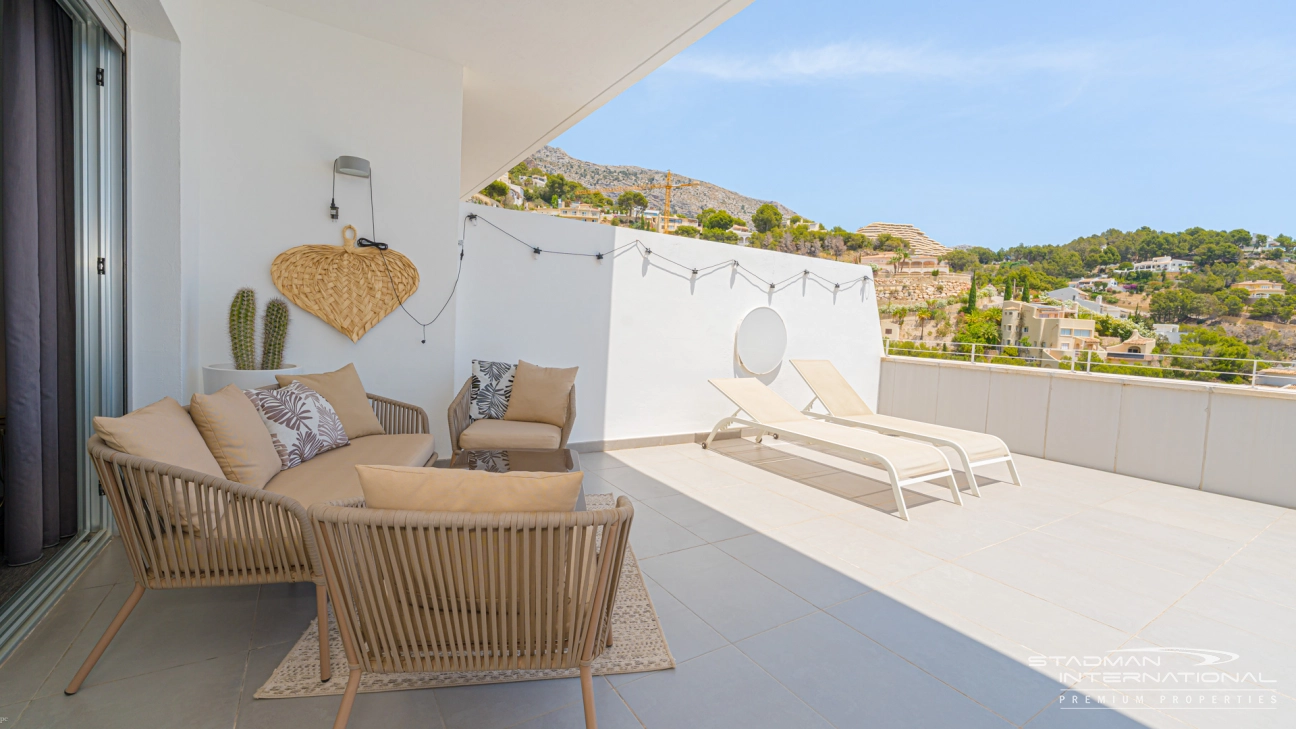 Apartamento Moderno con Vistas al Mar y Amplia Terraza