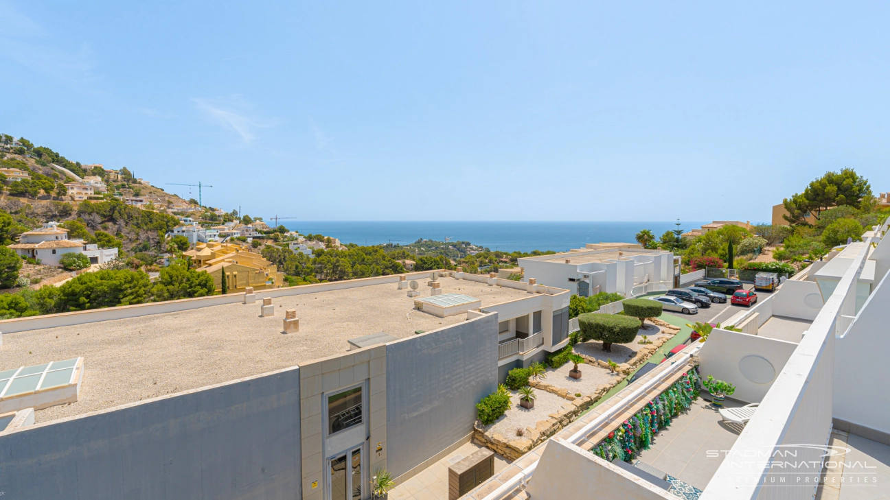 Apartamento Moderno con Vistas al Mar y Amplia Terraza
