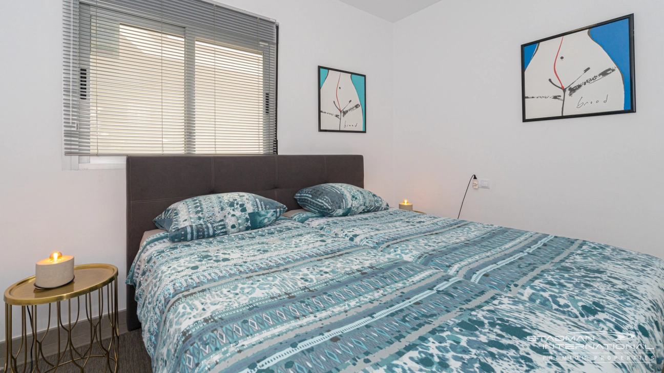 Apartamento Moderno con Vistas al Mar y Amplia Terraza