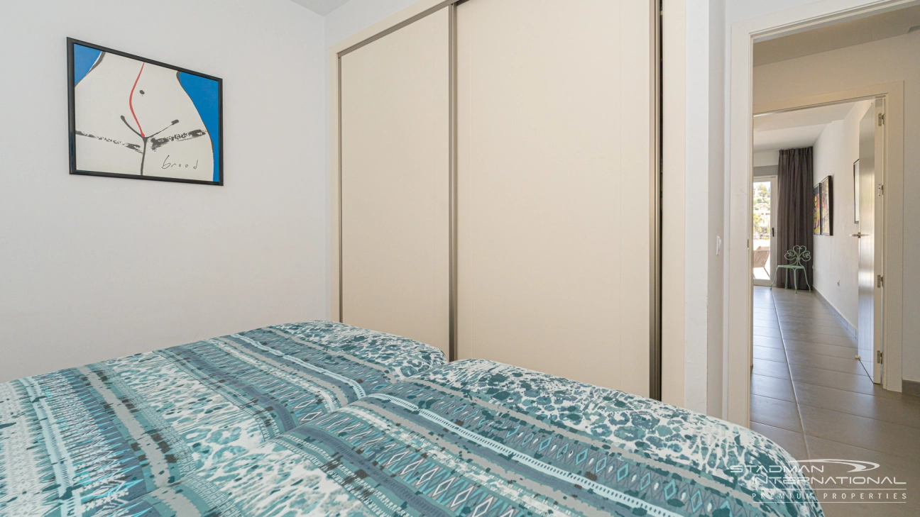 Apartamento Moderno con Vistas al Mar y Amplia Terraza
