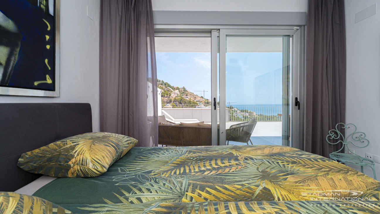 Apartamento Moderno con Vistas al Mar y Amplia Terraza