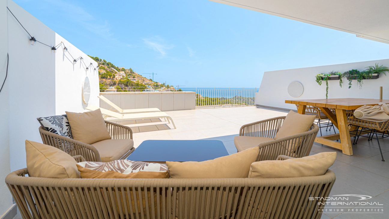 Apartamento Moderno con Vistas al Mar y Amplia Terraza