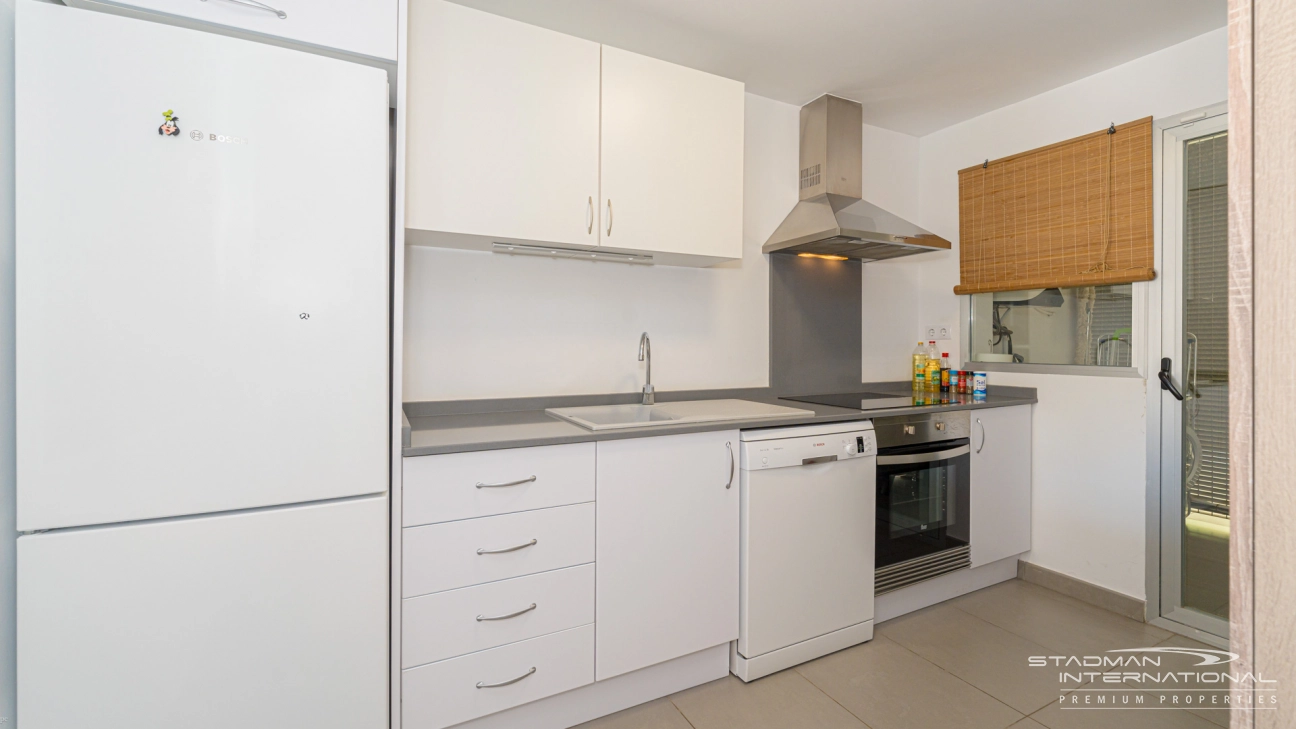 Apartamento Moderno con Vistas al Mar y Amplia Terraza