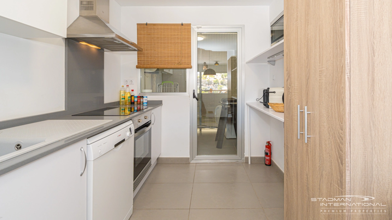 Apartamento Moderno con Vistas al Mar y Amplia Terraza