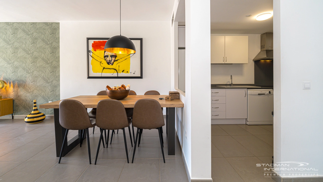 Apartamento Moderno con Vistas al Mar y Amplia Terraza