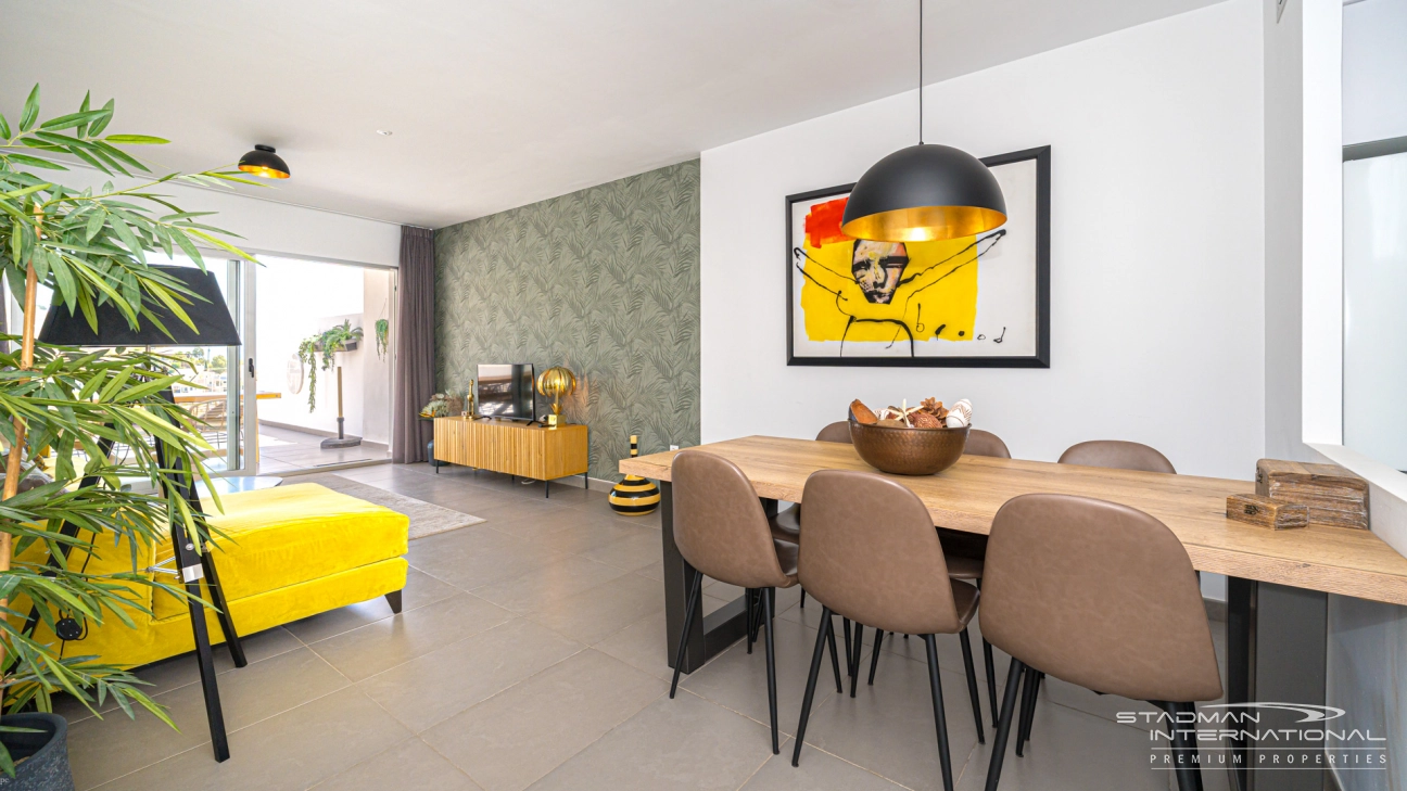 Apartamento Moderno con Vistas al Mar y Amplia Terraza