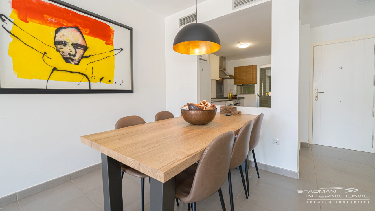 Apartamento Moderno con Vistas al Mar y Amplia Terraza