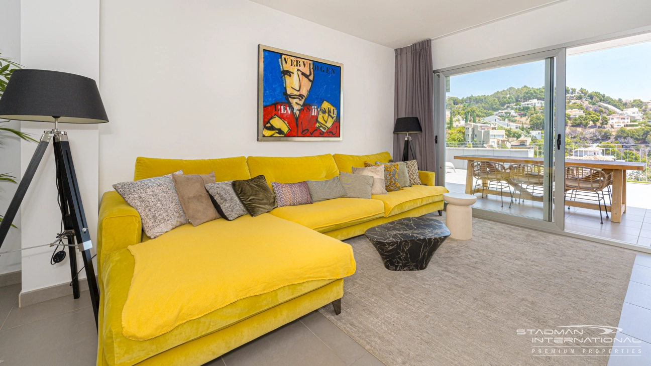 Apartamento Moderno con Vistas al Mar y Amplia Terraza