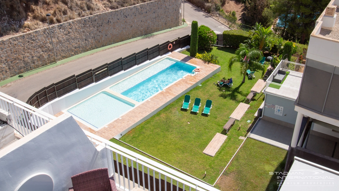 Apartamento Moderno con Vistas al Mar y Amplia Terraza