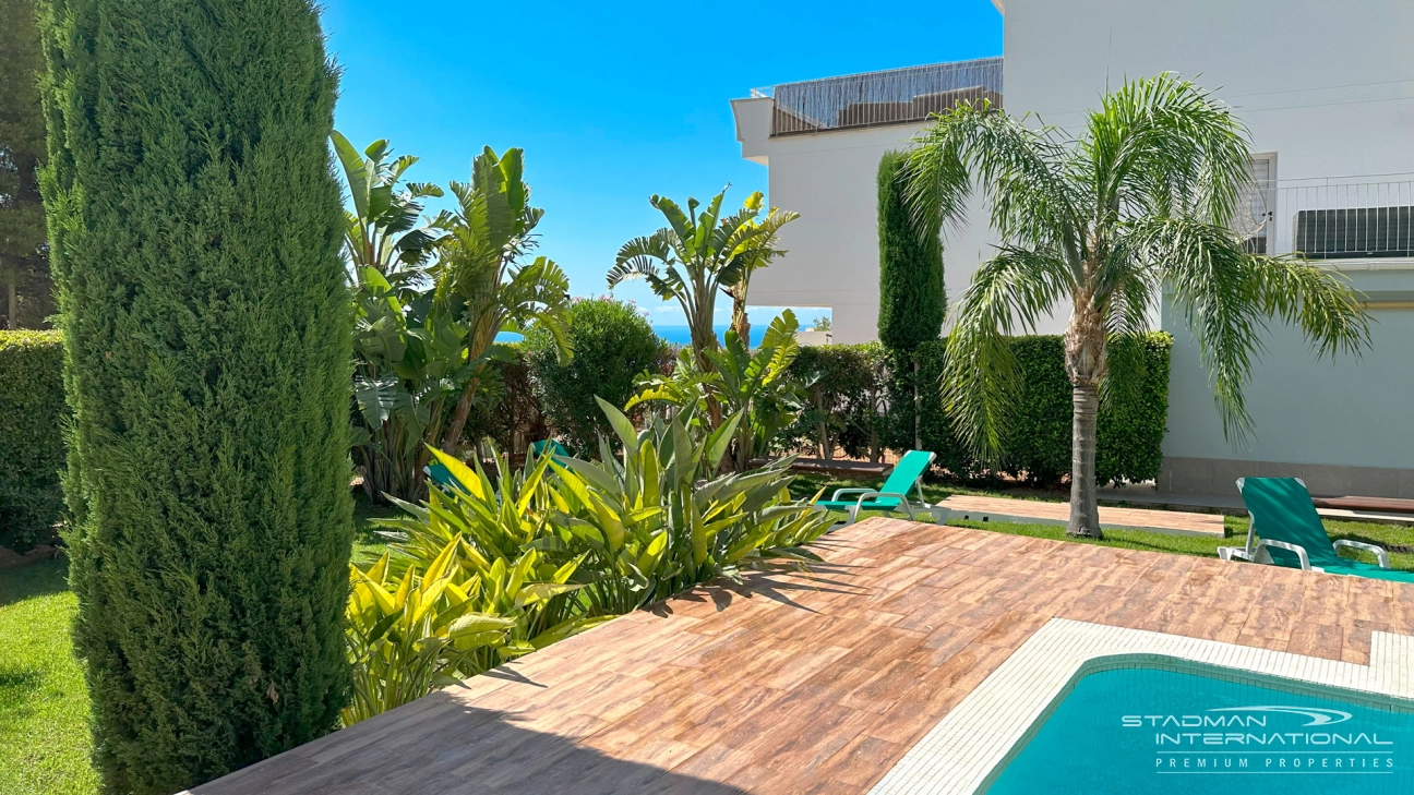 Apartamento Moderno con Vistas al Mar y Amplia Terraza