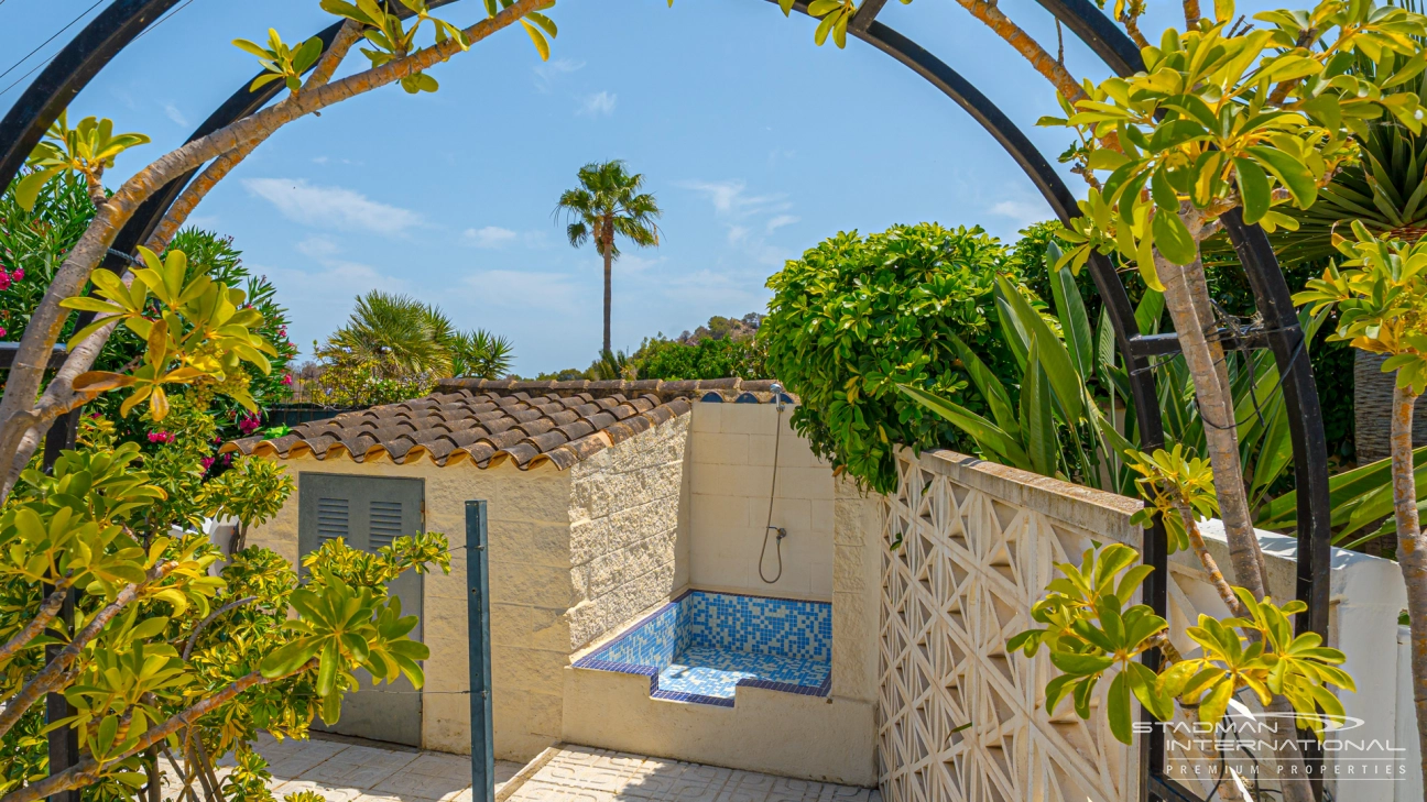 Praktische Villa mit Pool und herrlichem Meerblick