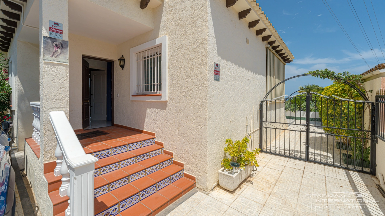 Praktische Villa mit Pool und herrlichem Meerblick