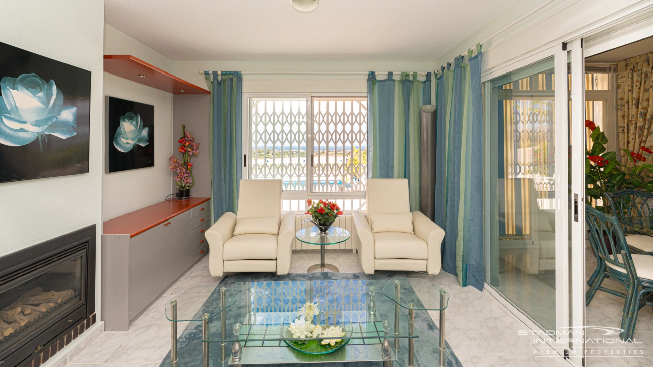 Praktische Villa mit Pool und herrlichem Meerblick