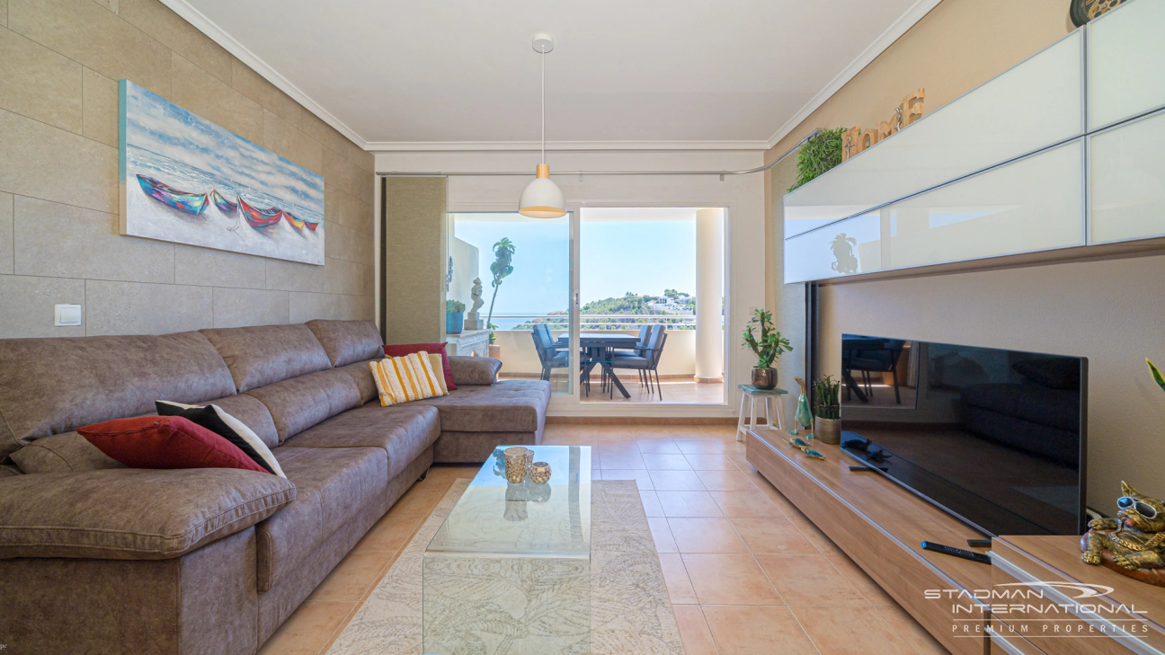 Ático con Amplias Terrazas y Vistas al Mar en Altea Hills