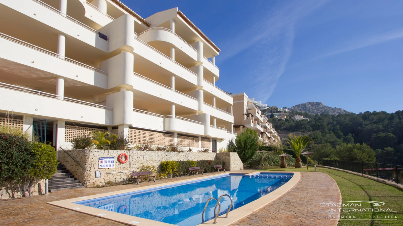 Ático con Amplias Terrazas y Vistas al Mar en Altea Hills
