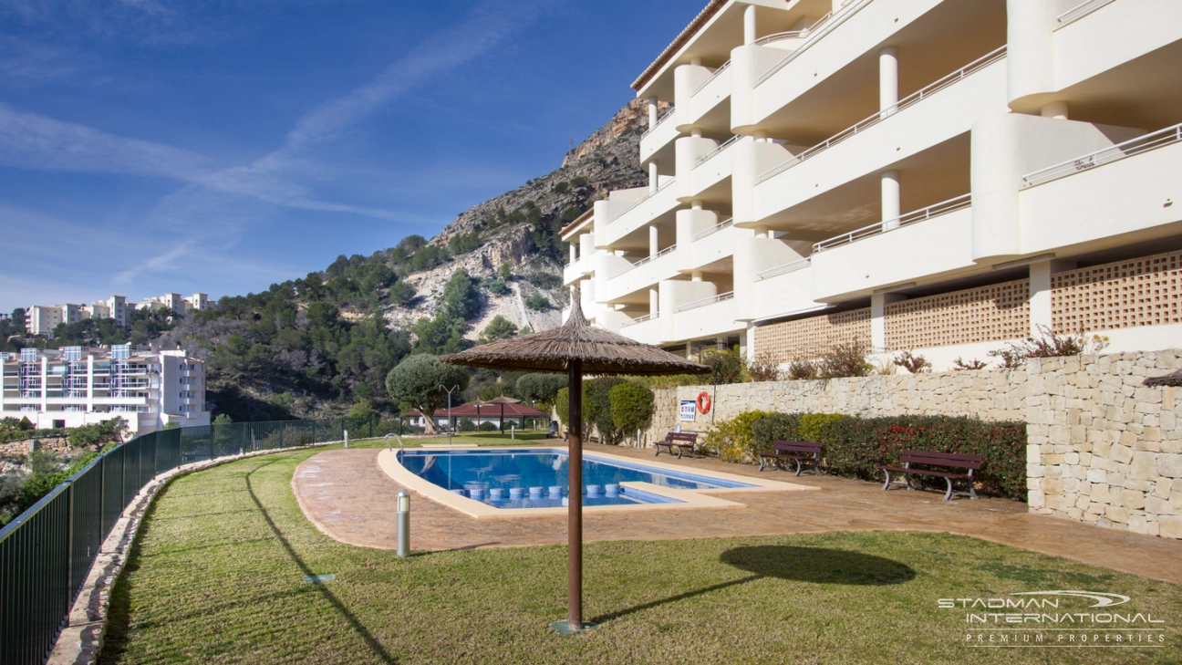 Ático con Amplias Terrazas y Vistas al Mar en Altea Hills