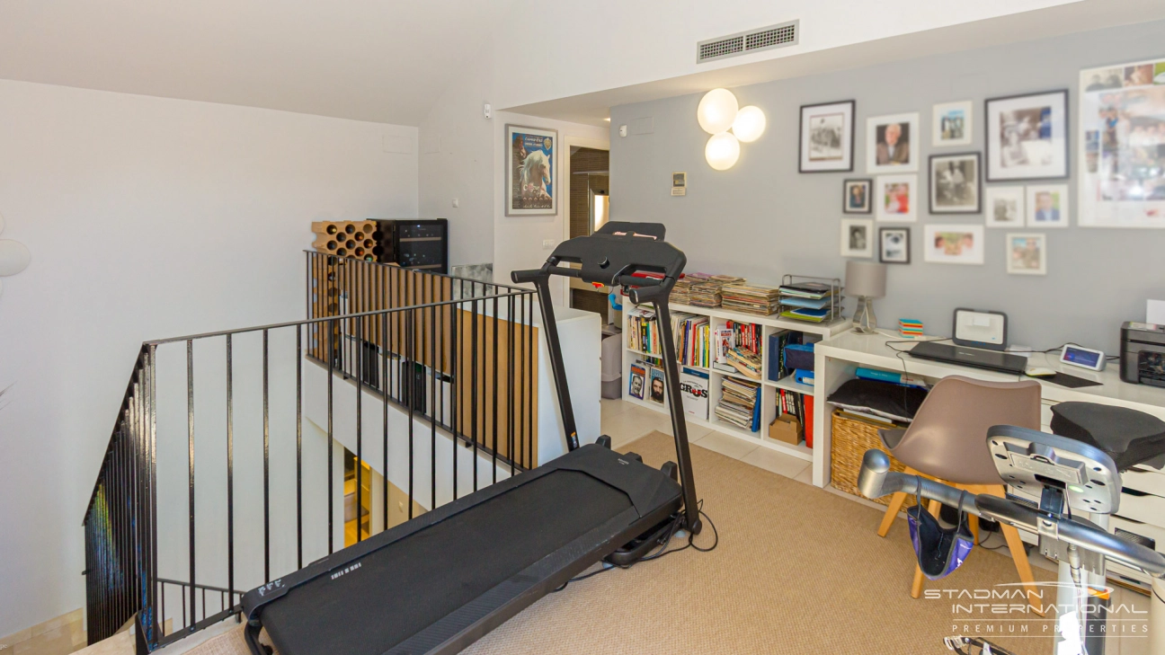 Geräumiges Duplex-Penthouse mit atemberaubender Aussicht in Mascarat