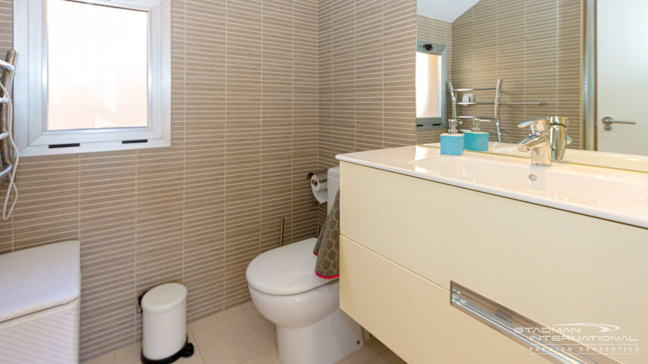 Geräumiges Duplex-Penthouse mit atemberaubender Aussicht in Mascarat