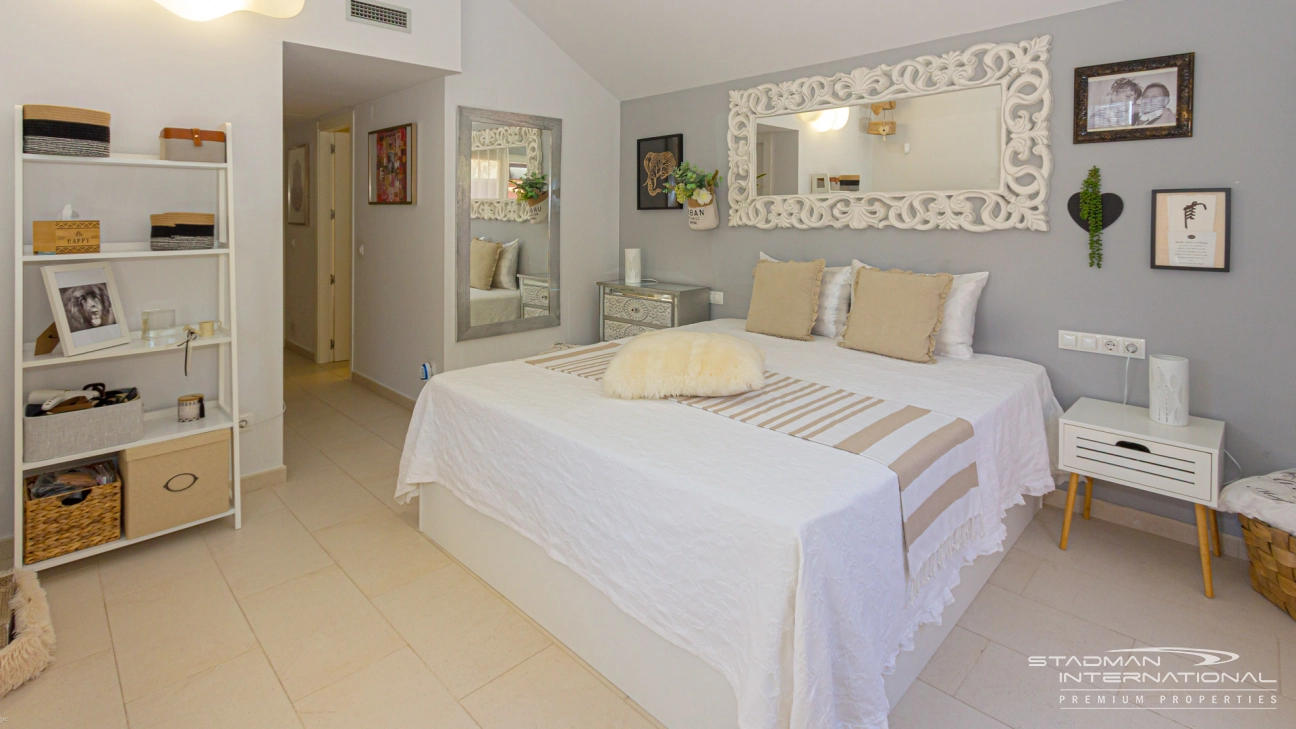 Geräumiges Duplex-Penthouse mit atemberaubender Aussicht in Mascarat