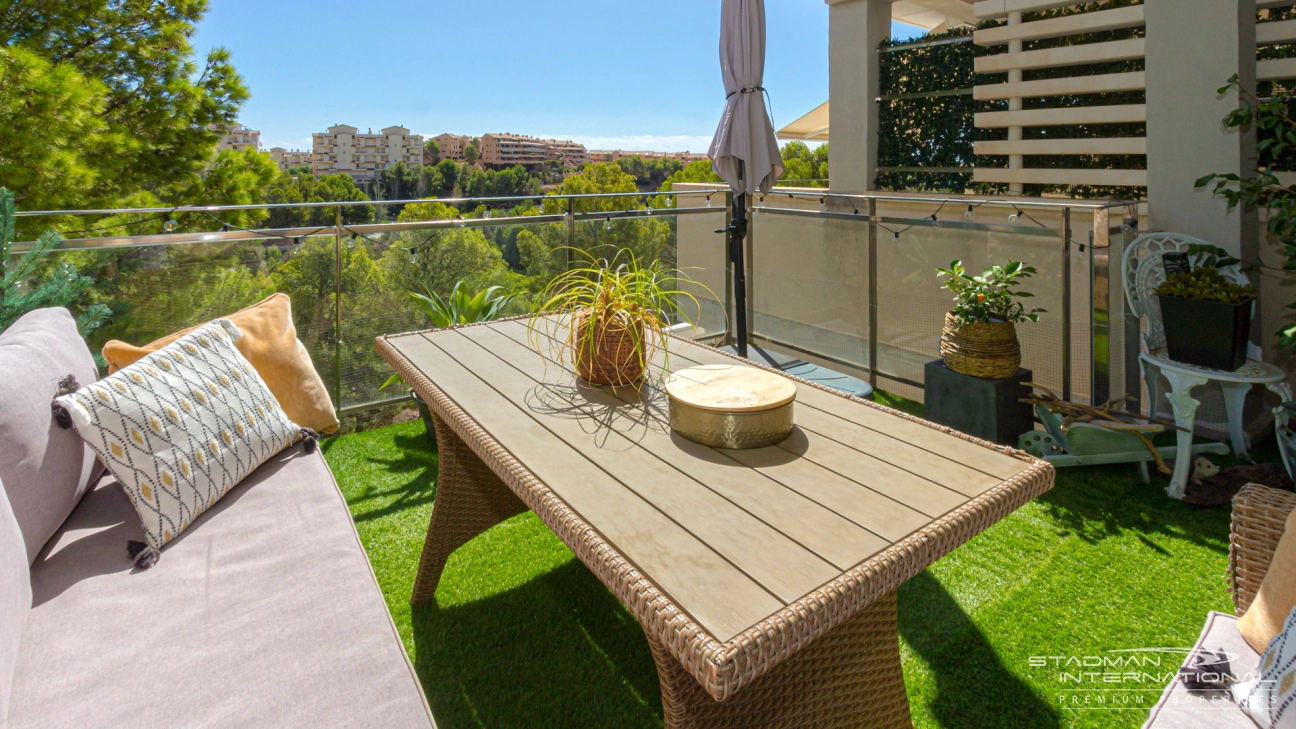 Geräumiges Duplex-Penthouse mit atemberaubender Aussicht in Mascarat