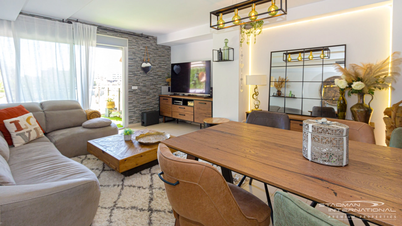 Geräumiges Duplex-Penthouse mit atemberaubender Aussicht in Mascarat